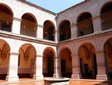 Patio interior Centro Cultural Universitario