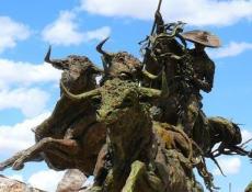 Monumento Al Encierro