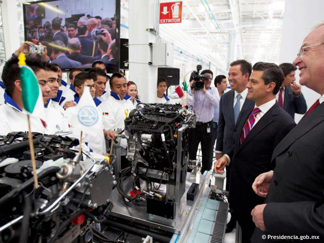 Presidente Peña Nieto inaugura planta Volkswagen en Silao
