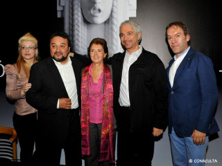 Soprano Joanna Parisi, tenor Ramón Vargas, ‪María Cristina García Cepeda‬ directora del INBA