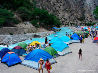 Zona de acampar en Grutas Tolantongo en Hidalgo, México