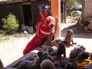Mujer artesana en Amatenango del Valle