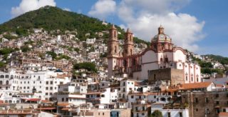 Visita Guerrero en Semana Santa: Taxco y playas te esperan.