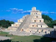 The site has a score of colossal structures