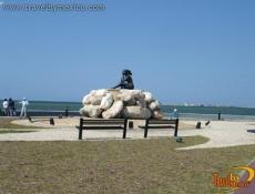 Escultura a la Novia del Mar.
