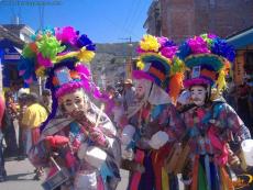 Instrumentos musicales utilizados en el carnaval son el tambor y el carrizo de 24 sones