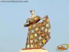 A traditionally dressed Chiapanecan welcoming visitors to the city