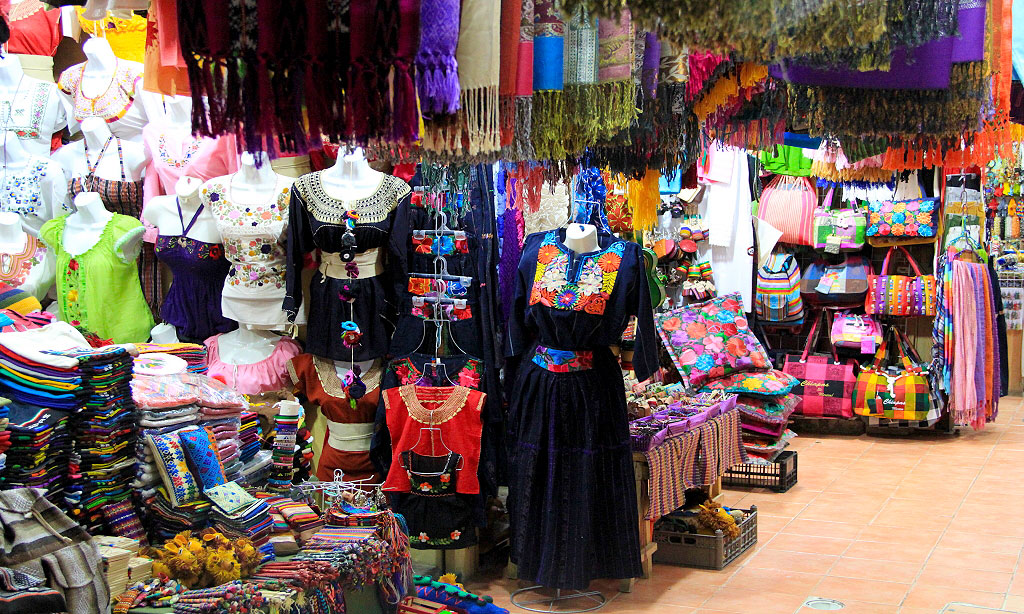Mercado de Dulces y Artesanías, San Cristobal de las Casas | Travel By  México