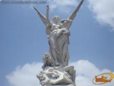 BellÃ­sima escultura en mÃ¡rmol dentro de la Plaza Manuel AcuÃ±a.
