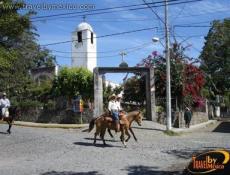 Cabalgata en calles de Suchitlán.