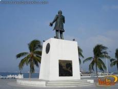 Escultura de Benito Juárez en Malecón