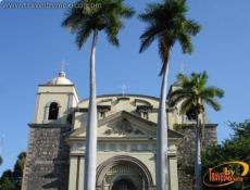 Entrada principal desde el Jardín Nuñez.