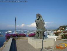 Escultura en Malecón del Centro
