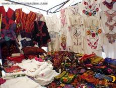 Venta de blusas y bolsas bordadas