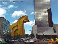 El Caballito escultura
