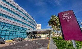 Crowne Plaza León, Fachada