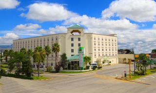 Holiday Inn Centro de Convenciones, Fachada 