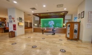 Holiday Inn And Suites, Recepción