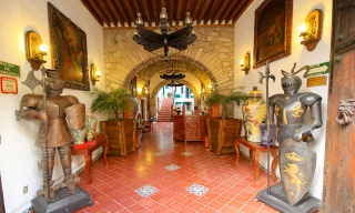 Mesón Del Rosario, Entrance