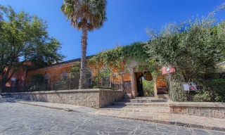 Hotel Sautto, Fachada