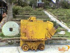 Carro en los Jardines de la Mina