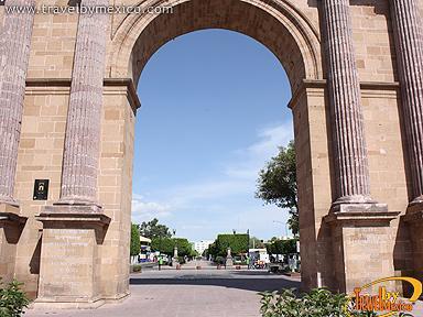 Triumphal Arch of the City of Leon, León | Travel By Mexico