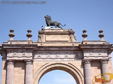 Arco Triunfal Calzada de los Héroes, León | Travel By México
