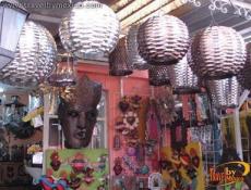 Abierto todos los días, los horarios varian dependiendo del puesto.