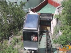 Each cab of the funicular weighs 1500 kilograms
