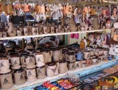 Artesanos regionales que ofrecen sus productos a excelentes precios.