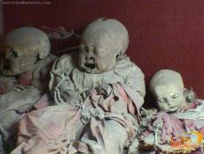 Children dressed according to the tradition of the Little Angels