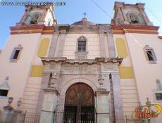 Fachada principal en la Plazuela de San Francisco