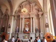 Altar neoclásico dedicado a la Santísima Trinidad