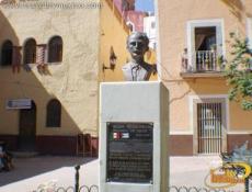 Busto develado el 28 de septiembre 2001