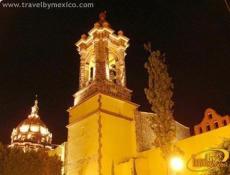 Esta iglesia se ilumina todas las noches para el deleite de los transeúntes