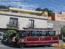 Parada del tranvía turístico en el mirador de San Miguel