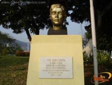 Monumento al Teniente JosÃ© Azueta.
