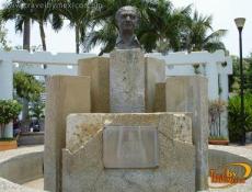 Monumento a JosÃ© AgustÃ­n RamÃ­rez Altamirano.
