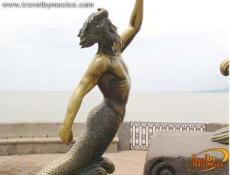 Casi al final del Malecón, junto antes de la Fuente de la Amistad