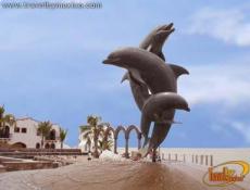 Frente al monumento Los Arcos 