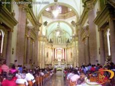 Nave principal durante la misa