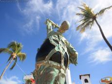 The sculpture has an obsidian torso