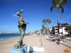 The sculpture is located on the Malecon
