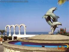 Ubicada en el Malecón frente a Los Arcos