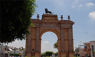 León