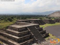 Pyramidal structures between the Pyramids of the Sun and the Moon