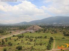Pirámide de la Luna y una parte de la Calzada de los Muertos