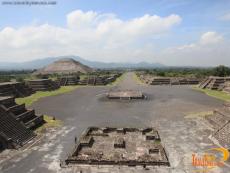 La Calzada de los Muertos, Avenue of the dead was the ceremonial axe of the city