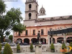 Plaza situada a un costado de los Portales y la Catedral