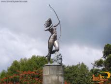 Situada enfrente del Mercado Tur&iacute;stico